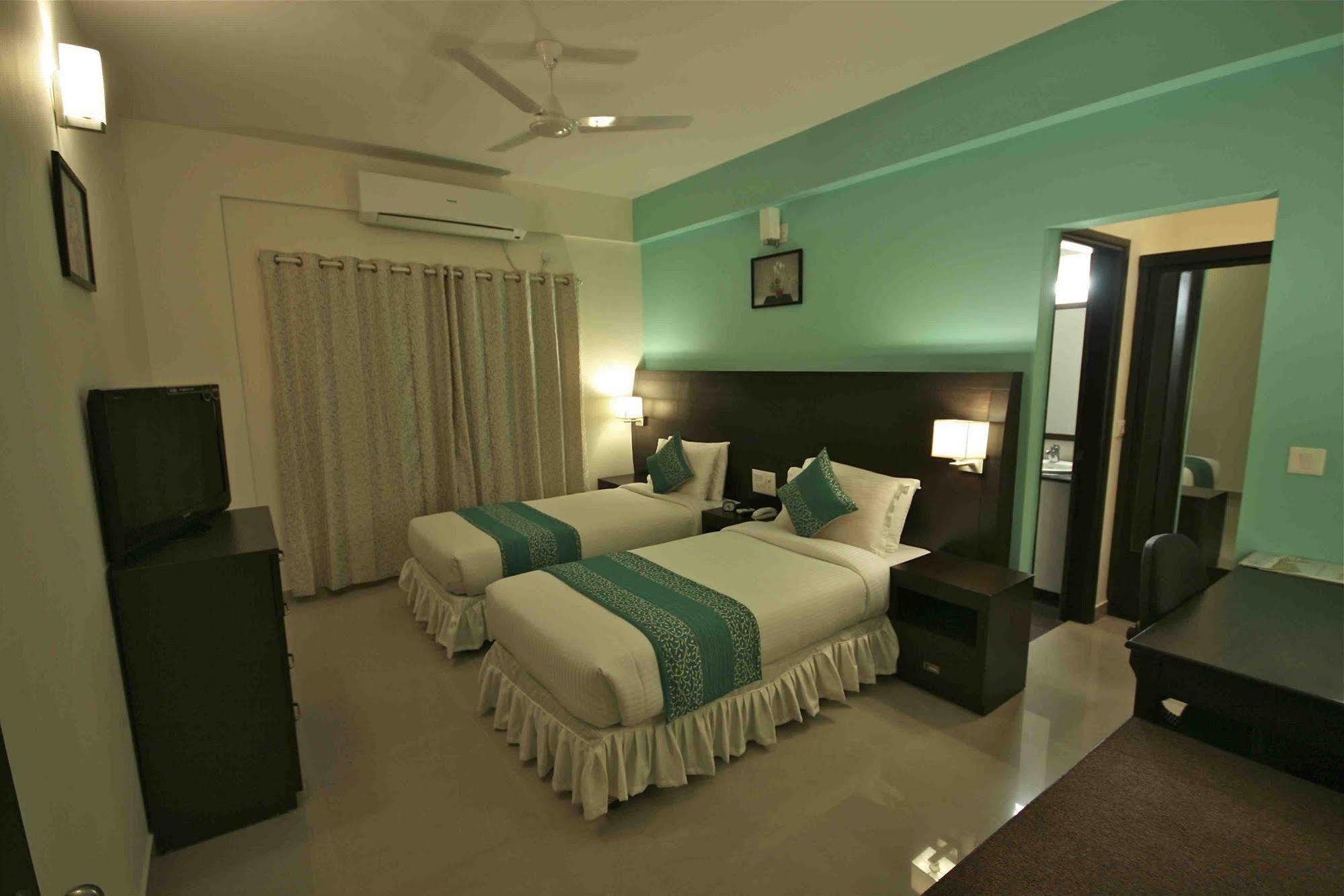Treebo Trend Sterling Suites Inn บังกาลอร์ ภายนอก รูปภาพ
