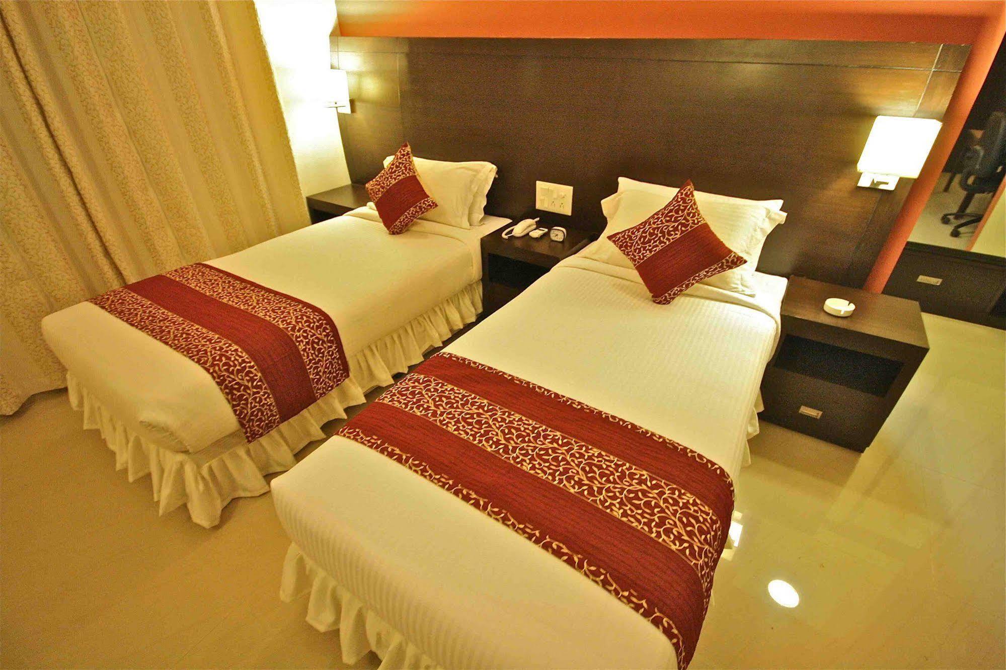 Treebo Trend Sterling Suites Inn บังกาลอร์ ภายนอก รูปภาพ