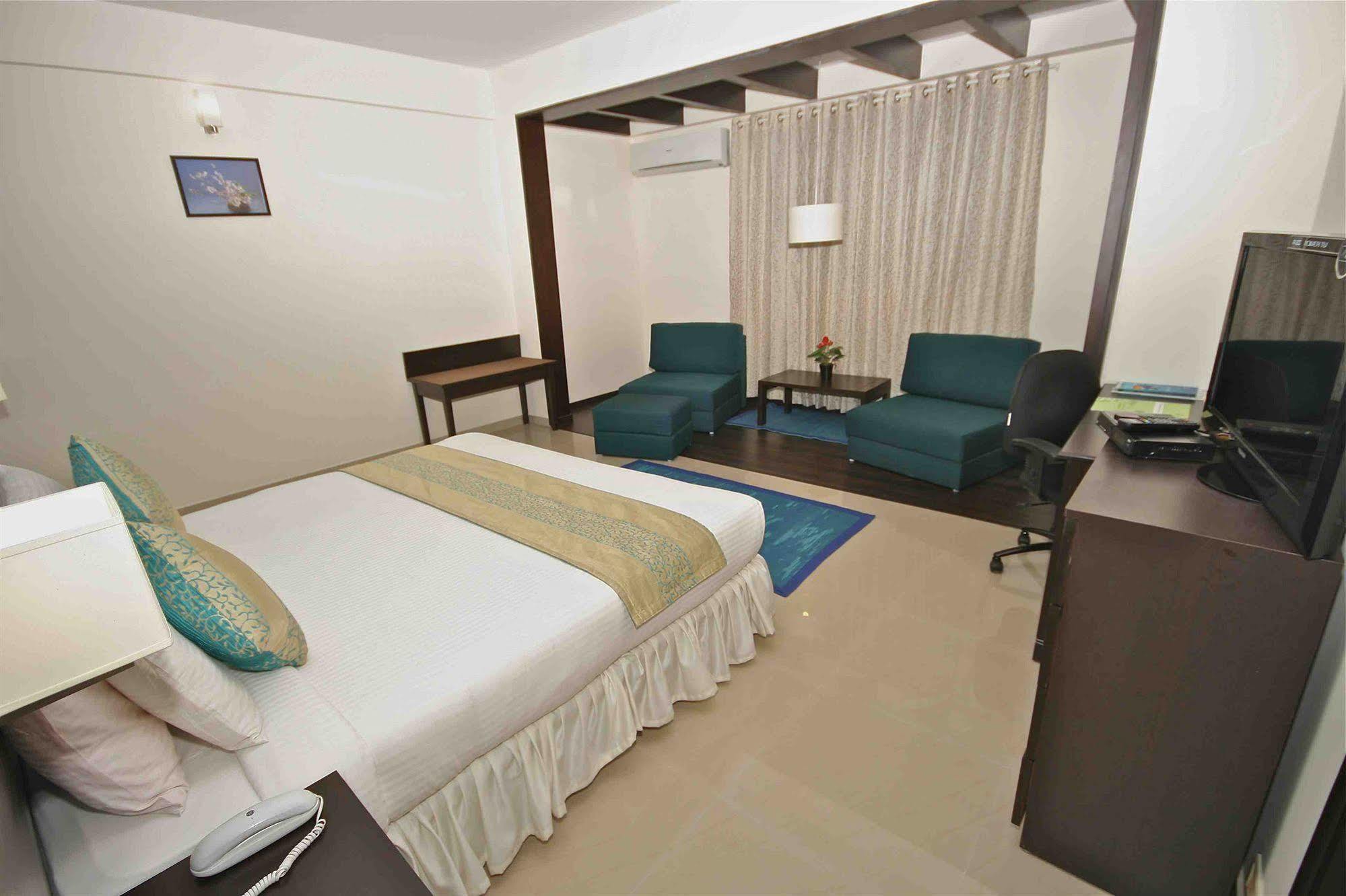 Treebo Trend Sterling Suites Inn บังกาลอร์ ภายนอก รูปภาพ