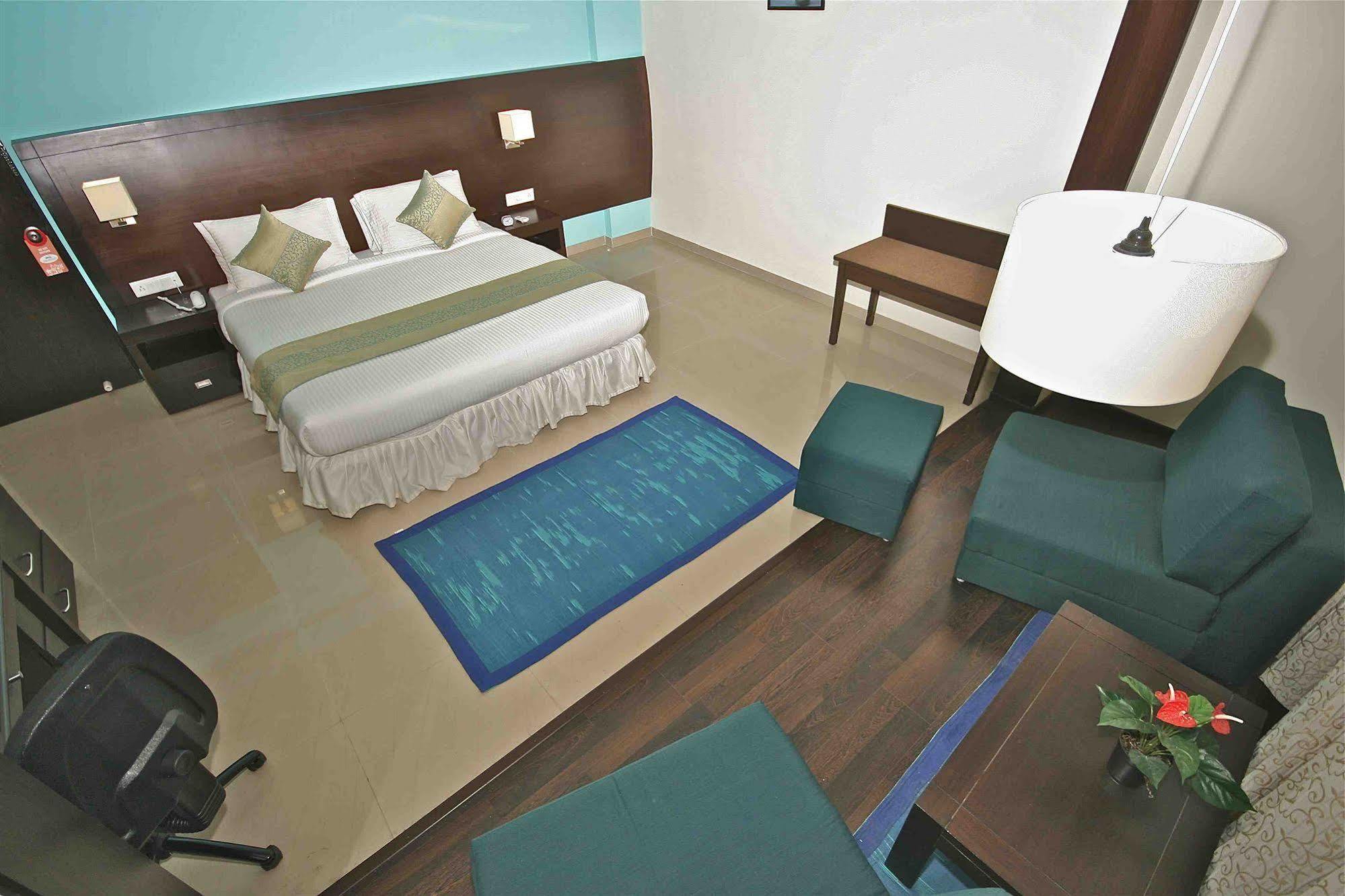 Treebo Trend Sterling Suites Inn บังกาลอร์ ภายนอก รูปภาพ
